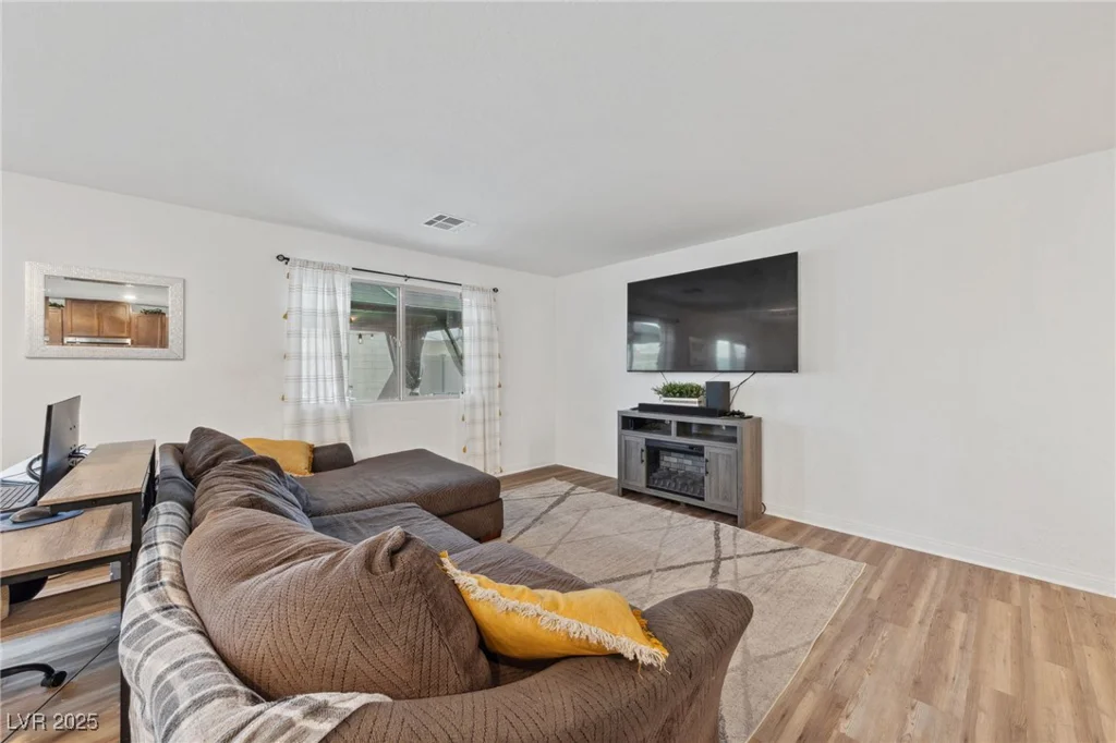6824 Toros, North Las Vegas, NV 89086