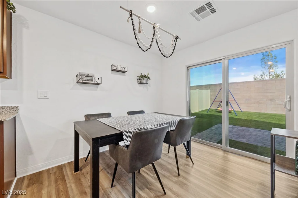 6824 Toros, North Las Vegas, NV 89086