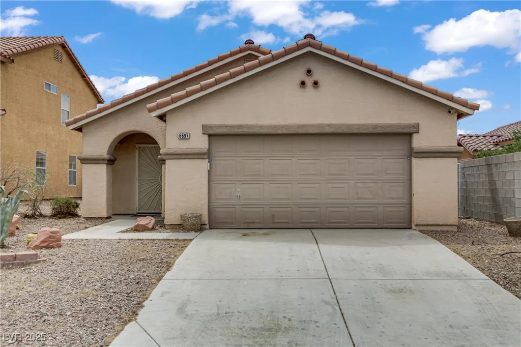 6597 Kanaka Peak, Las Vegas, NV 89156