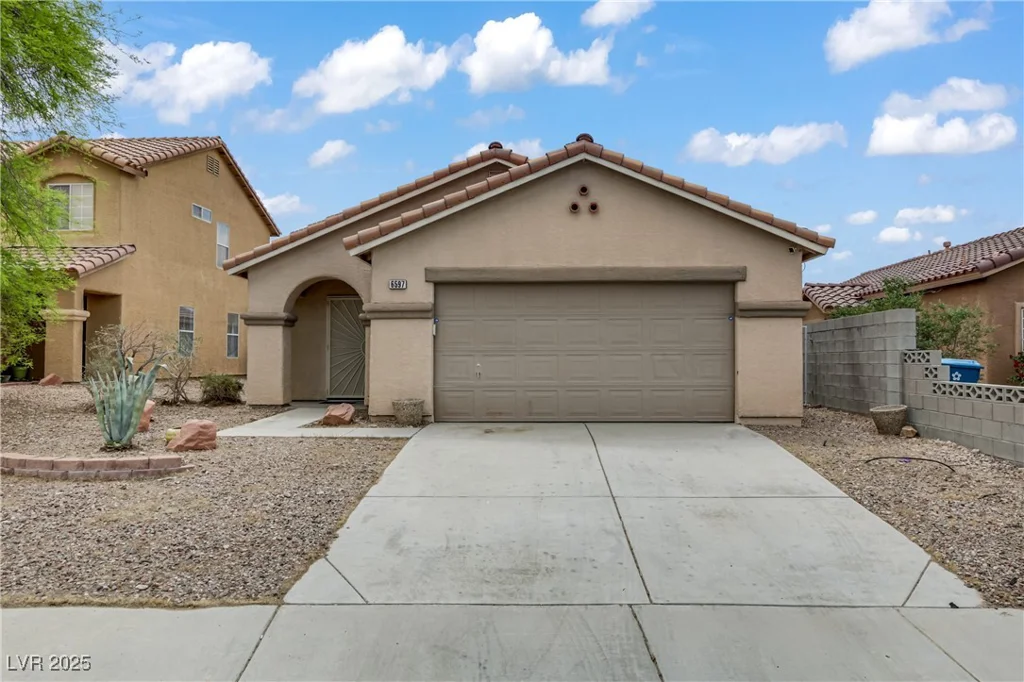 6597 Kanaka Peak, Las Vegas, NV 89156