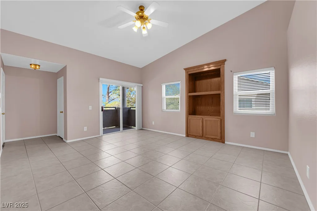 2001 Quarry Ridge, Las Vegas, NV 89117