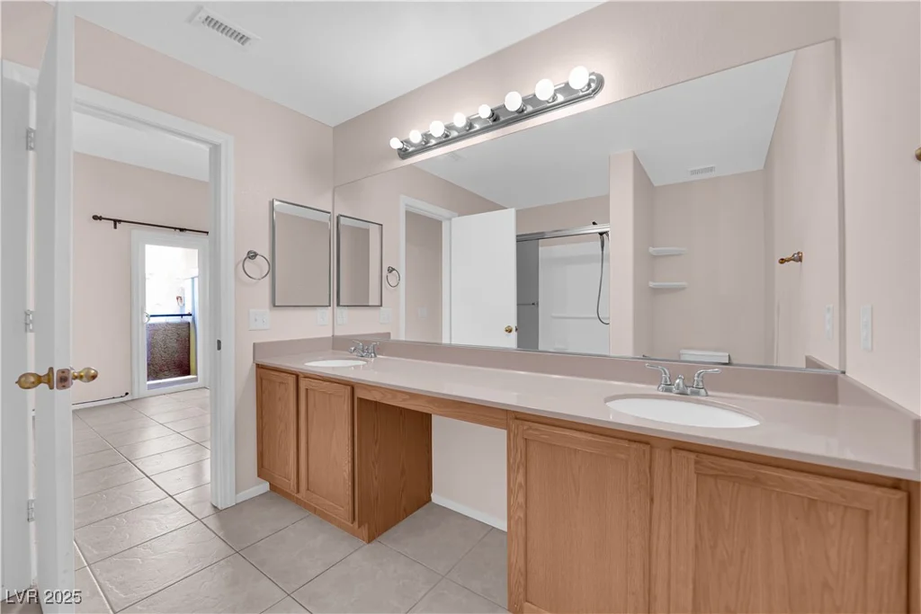 2001 Quarry Ridge, Las Vegas, NV 89117