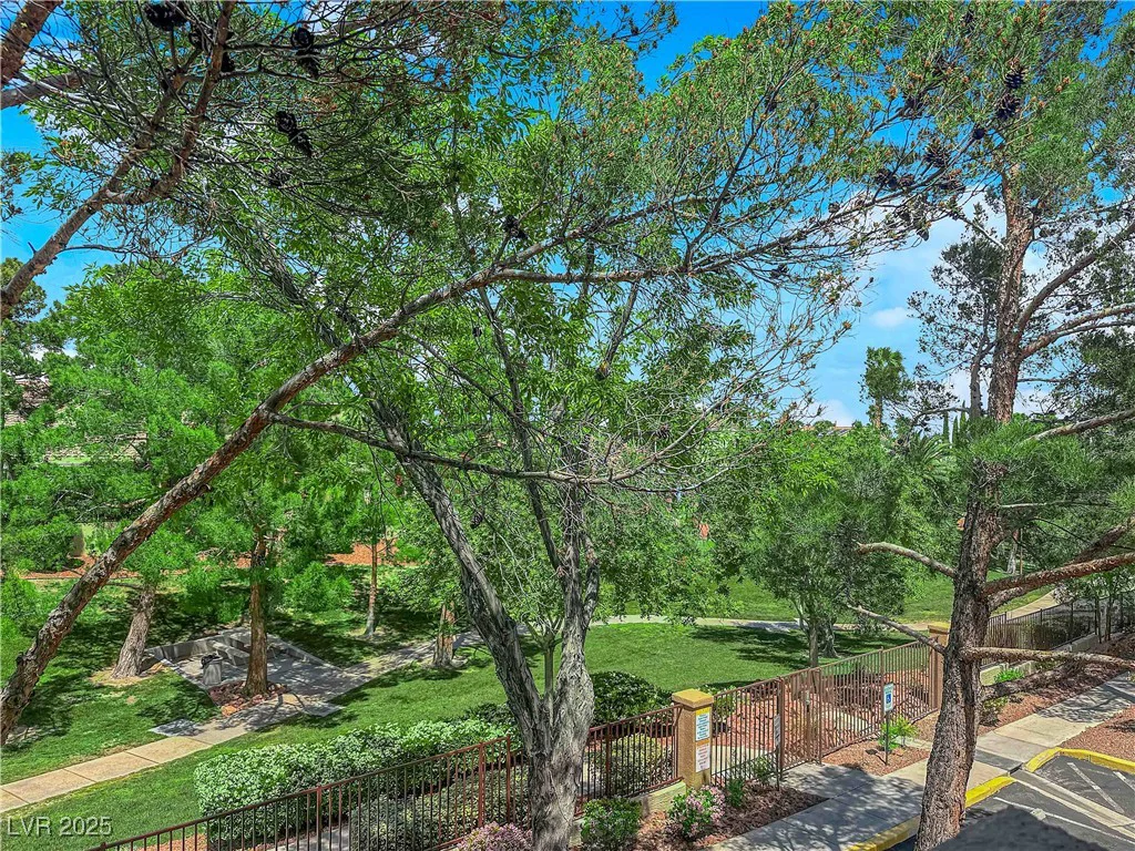 2001 Quarry Ridge, Las Vegas, NV 89117