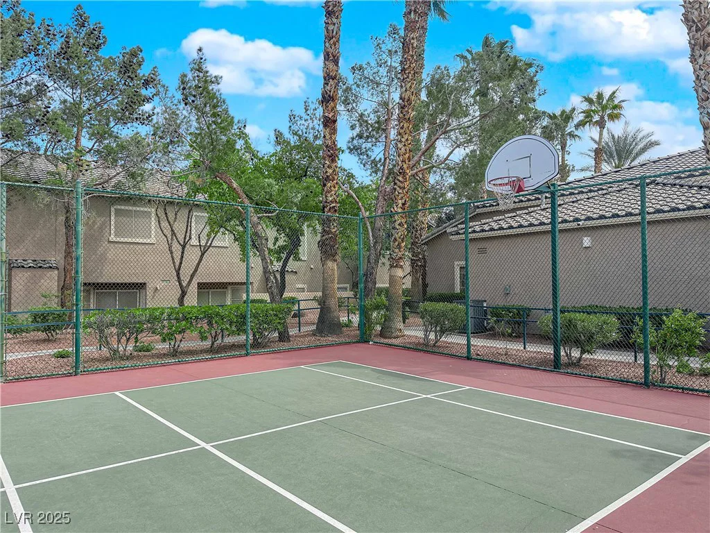 2001 Quarry Ridge, Las Vegas, NV 89117
