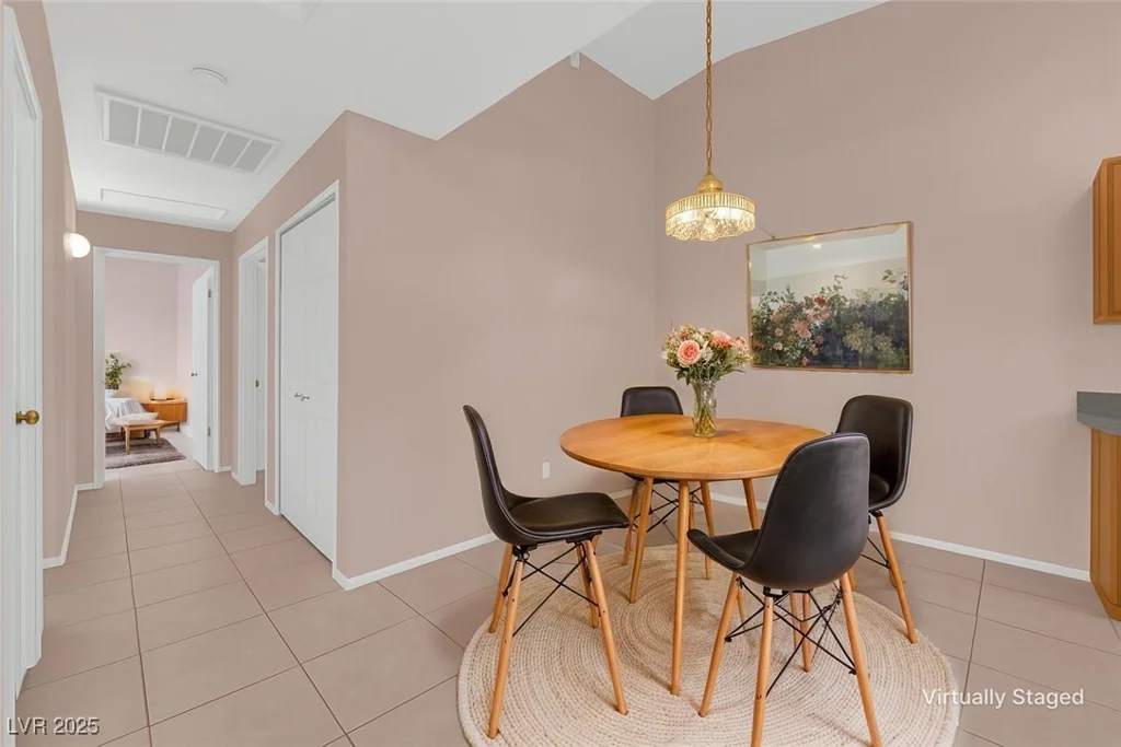 2001 Quarry Ridge, Las Vegas, NV 89117