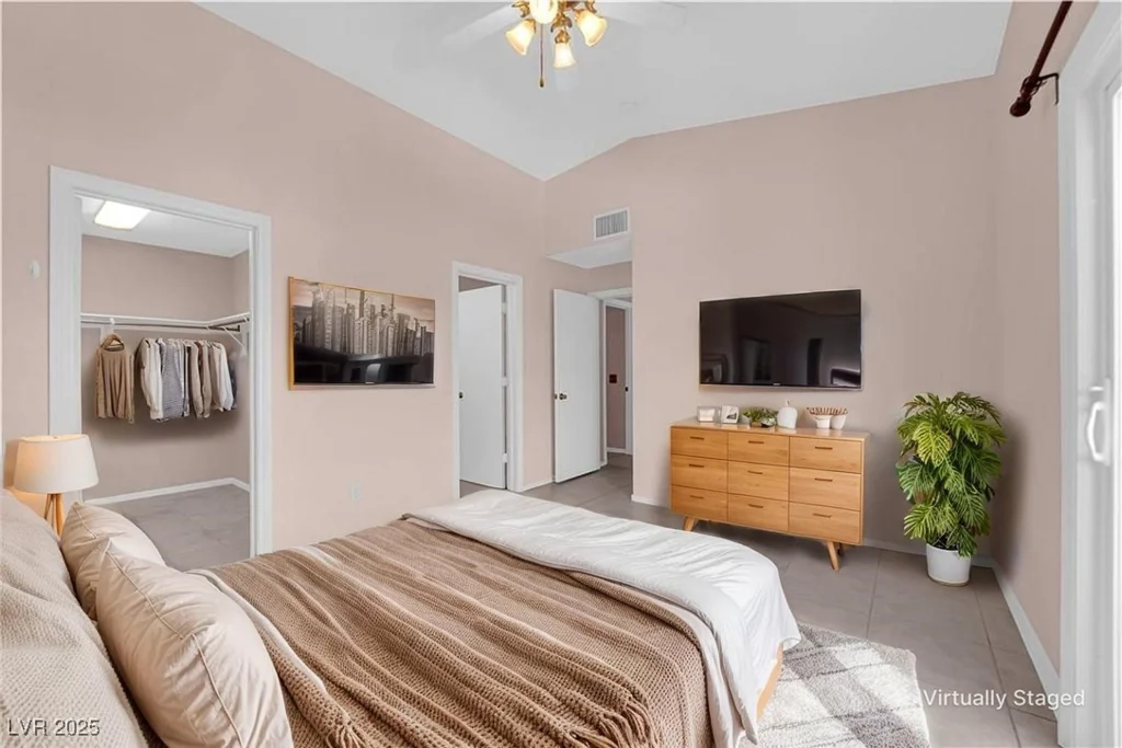 2001 Quarry Ridge, Las Vegas, NV 89117