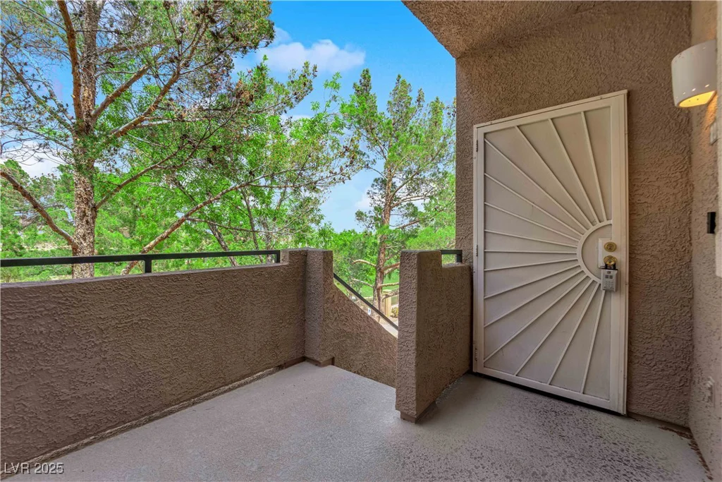 2001 Quarry Ridge, Las Vegas, NV 89117