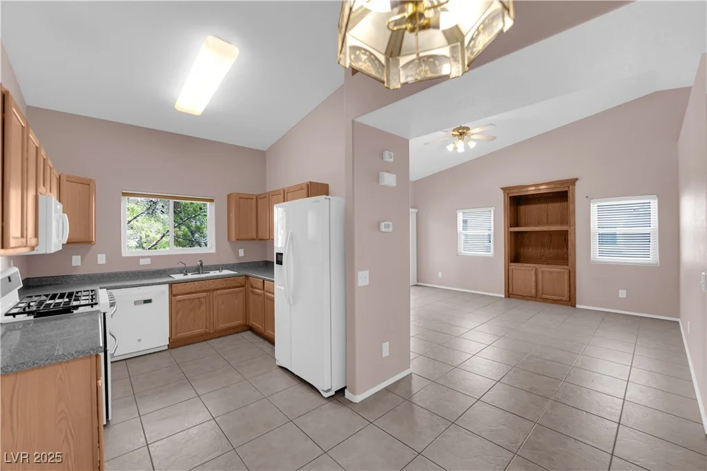 2001 Quarry Ridge, Las Vegas, NV 89117