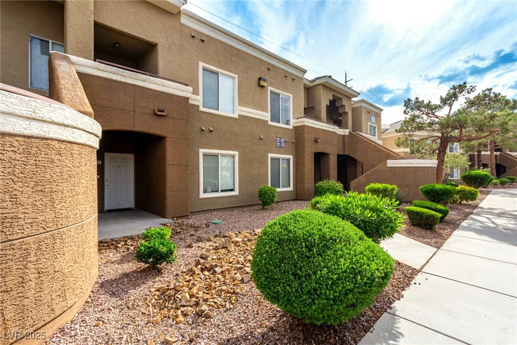 8070 Russell, Las Vegas, NV 89113