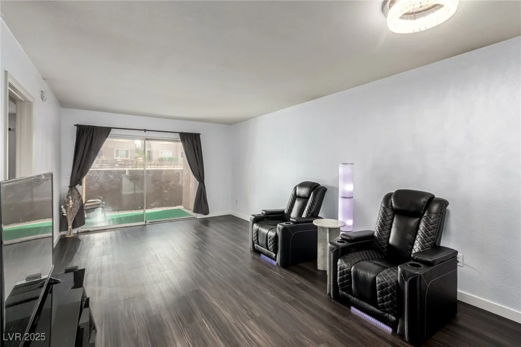 8070 Russell, Las Vegas, NV 89113