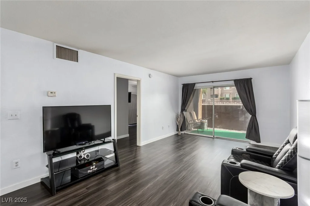8070 Russell, Las Vegas, NV 89113