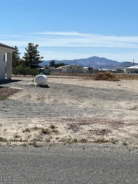 2561 Tahachapi, Pahrump, NV 89048