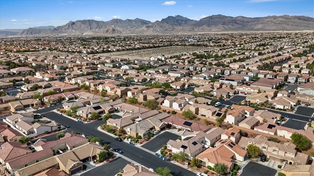 9284 Lopseed, Las Vegas, NV 89149