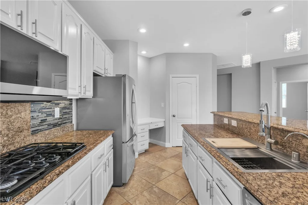 5889 Taylor Valley, Las Vegas, NV 89131