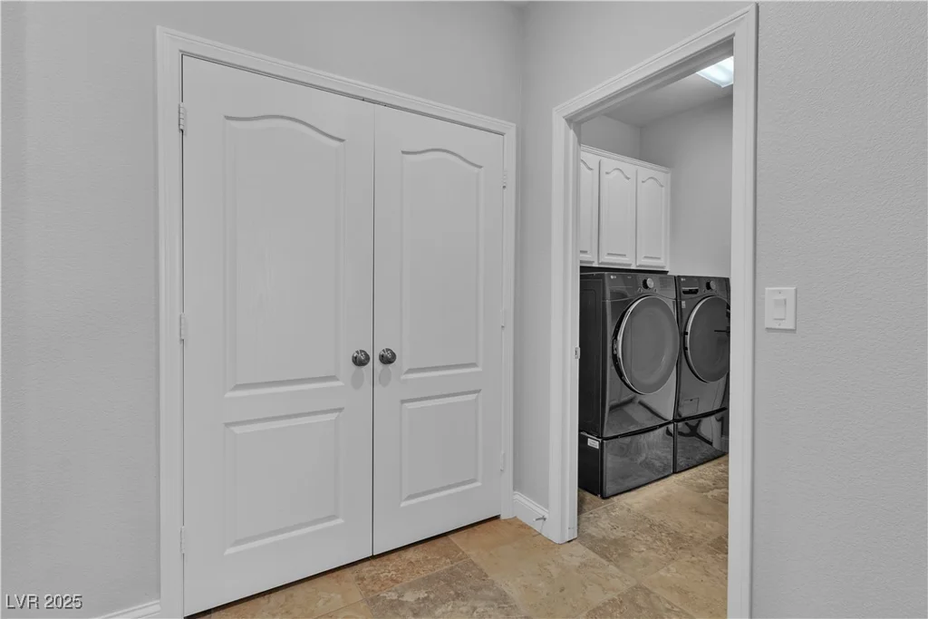 5889 Taylor Valley, Las Vegas, NV 89131