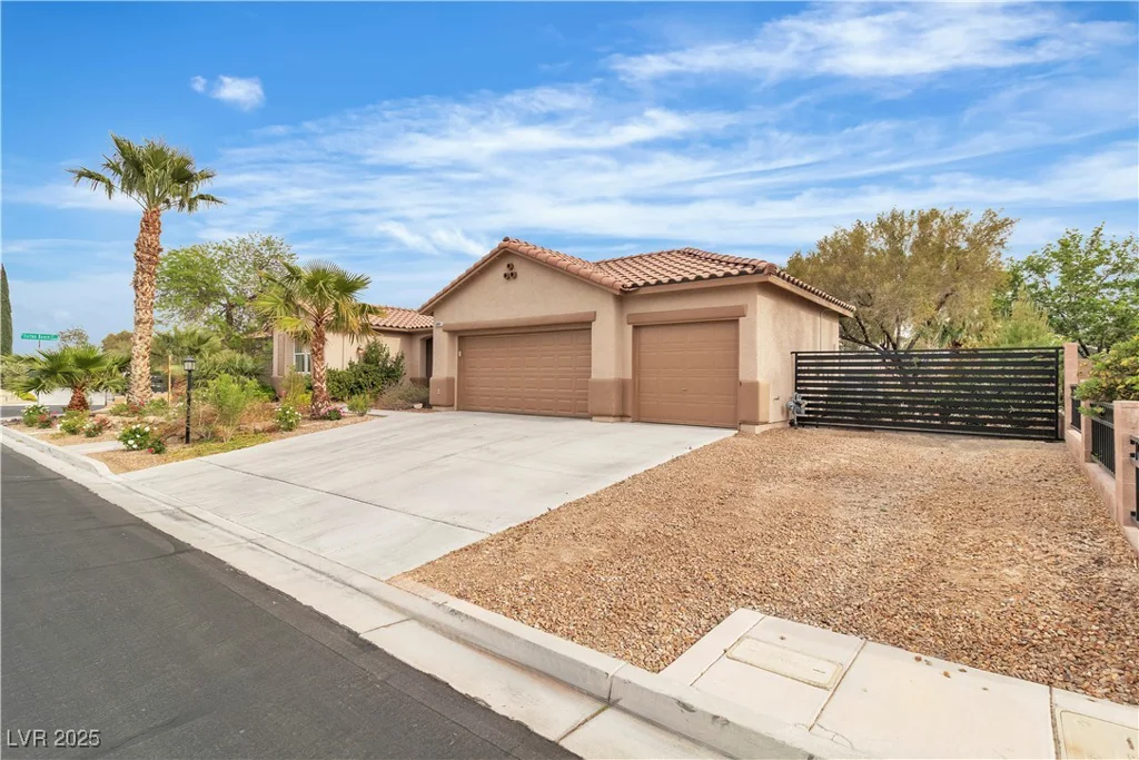 5889 Taylor Valley, Las Vegas, NV 89131
