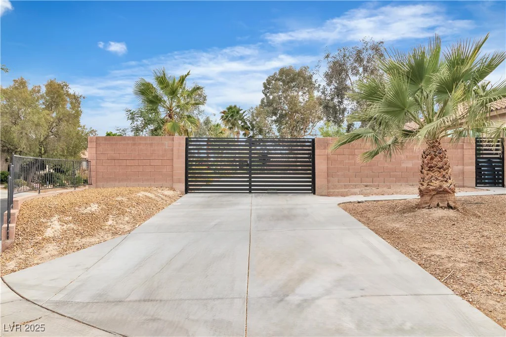 5889 Taylor Valley, Las Vegas, NV 89131