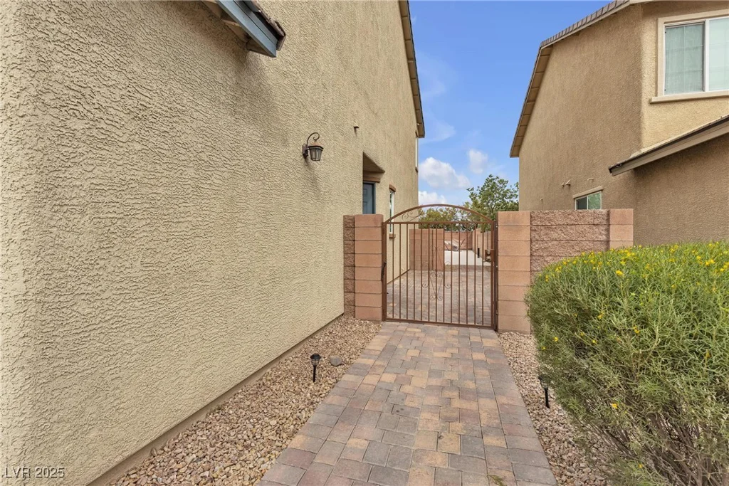 10412 Deer Heights, Las Vegas, NV 89178