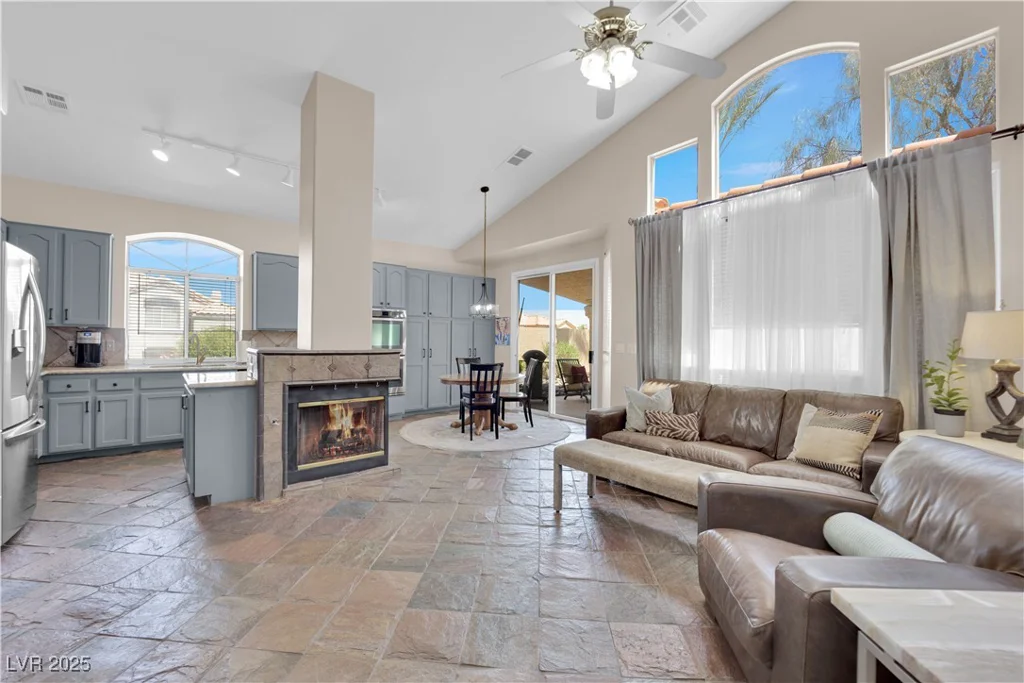 2424 Chestnut Hill, Las Vegas, NV 89134