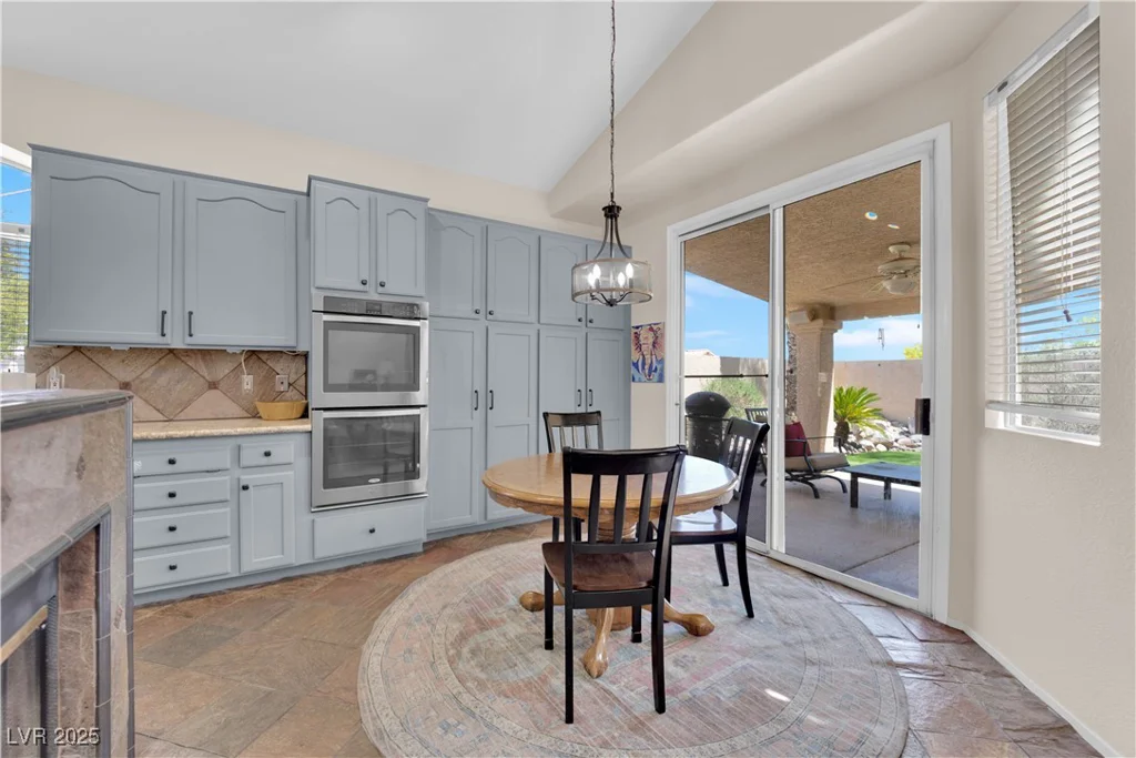 2424 Chestnut Hill, Las Vegas, NV 89134