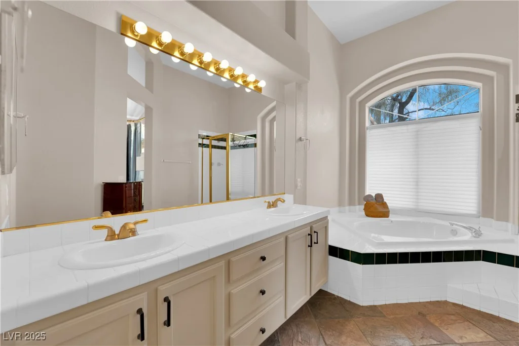 2424 Chestnut Hill, Las Vegas, NV 89134