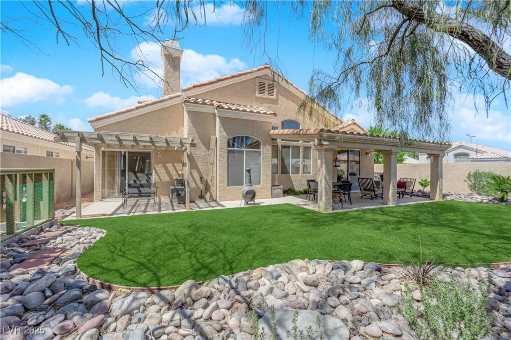 2424 Chestnut Hill, Las Vegas, NV 89134