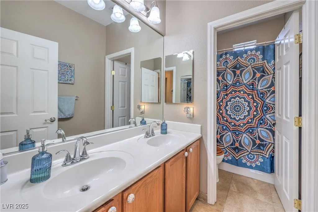 664 Blue Crystal Creek, Henderson, NV 89002