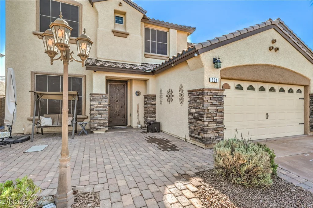 664 Blue Crystal Creek, Henderson, NV 89002
