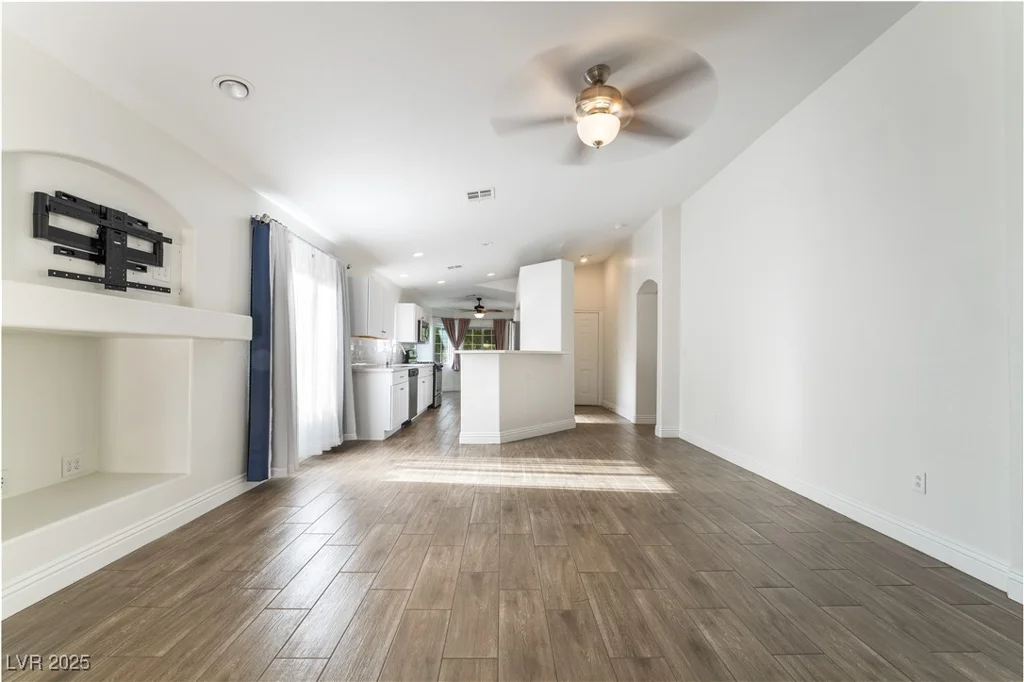 4360 Meadowlark Wing, North Las Vegas, NV 89084