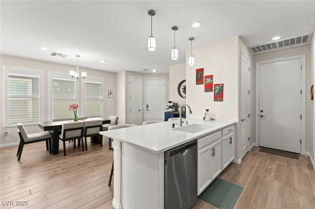 6620 Roseton, North Las Vegas, NV 89086