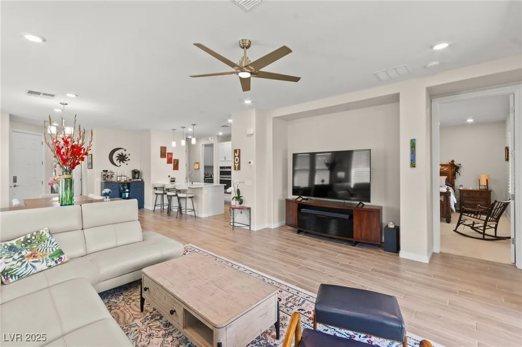 6620 Roseton, North Las Vegas, NV 89086