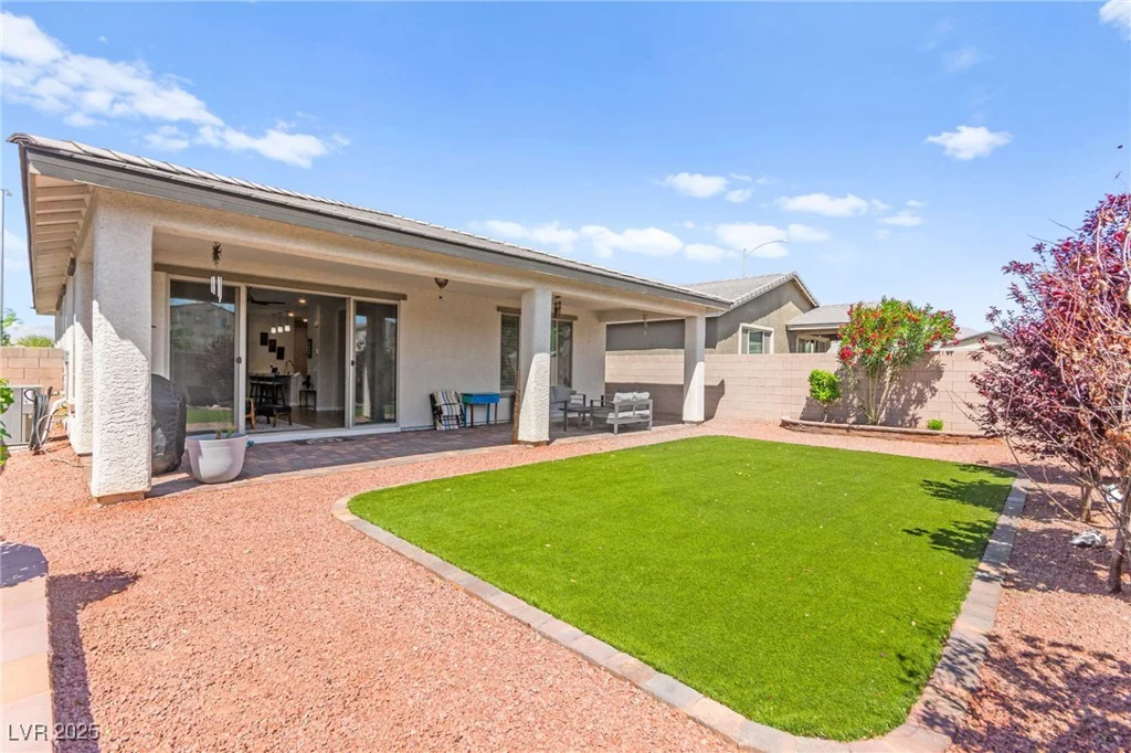 6620 Roseton, North Las Vegas, NV 89086