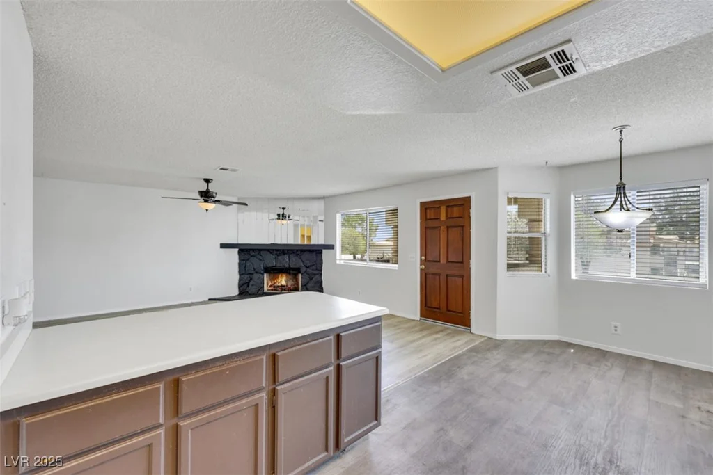 921 Sulphur Springs, Las Vegas, NV 89128