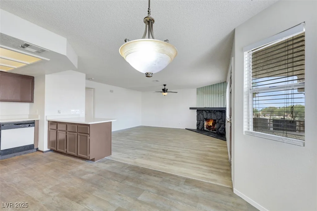 921 Sulphur Springs, Las Vegas, NV 89128