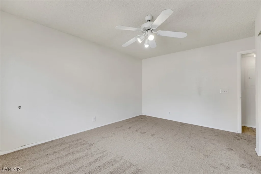 921 Sulphur Springs, Las Vegas, NV 89128