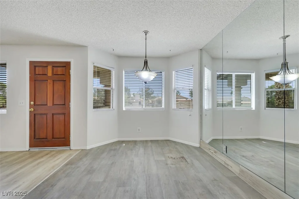 921 Sulphur Springs, Las Vegas, NV 89128