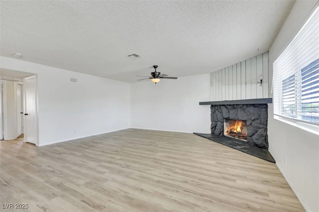 921 Sulphur Springs, Las Vegas, NV 89128