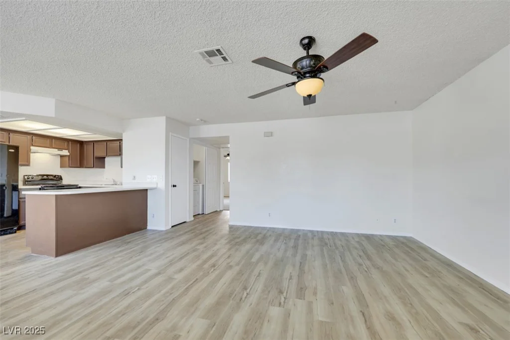 921 Sulphur Springs, Las Vegas, NV 89128