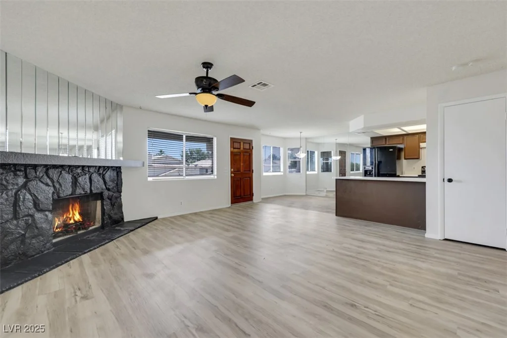 921 Sulphur Springs, Las Vegas, NV 89128