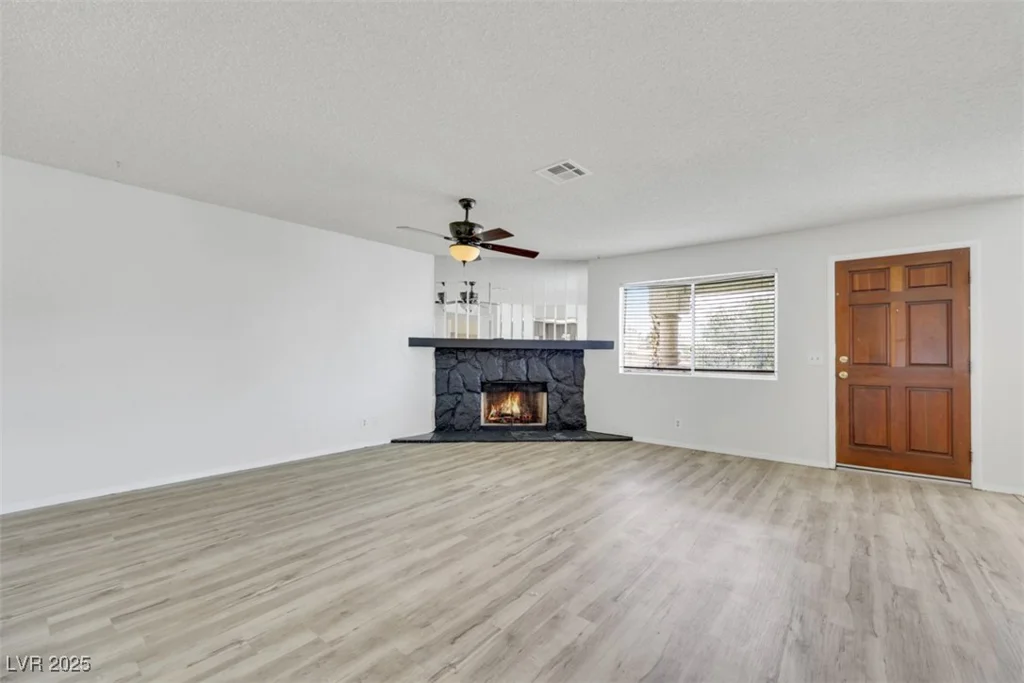 921 Sulphur Springs, Las Vegas, NV 89128