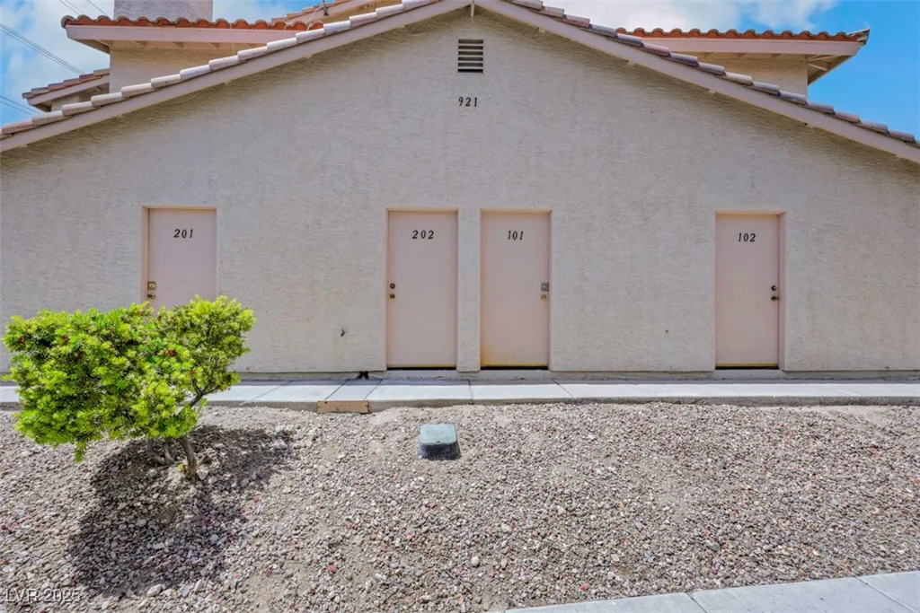 921 Sulphur Springs, Las Vegas, NV 89128