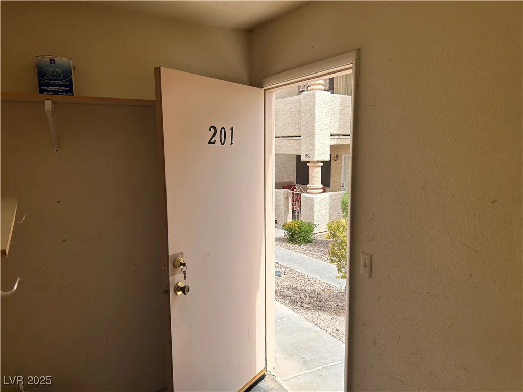 921 Sulphur Springs, Las Vegas, NV 89128