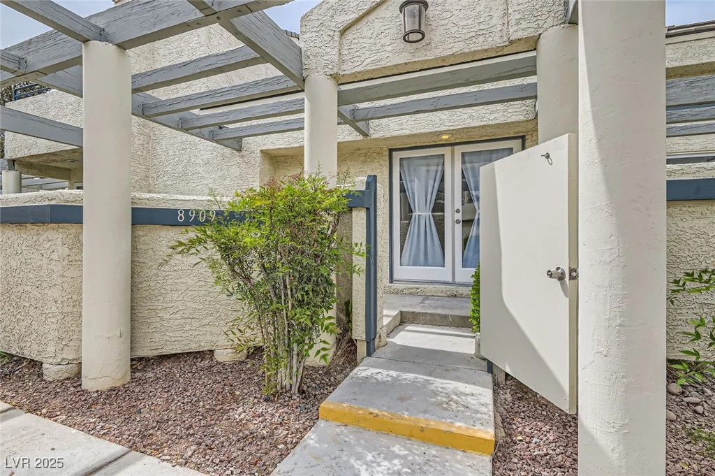 8909 Antioch, Las Vegas, NV 89117