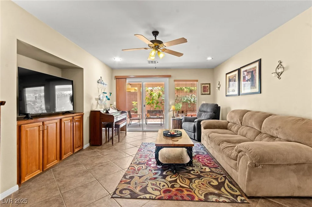 5219 Grape Leaf, Las Vegas, NV 89141