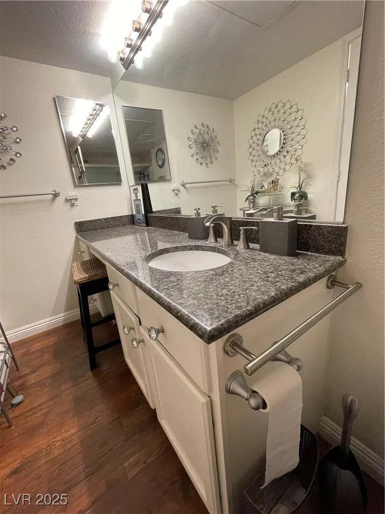 682 Oakmont, Las Vegas, NV 89109
