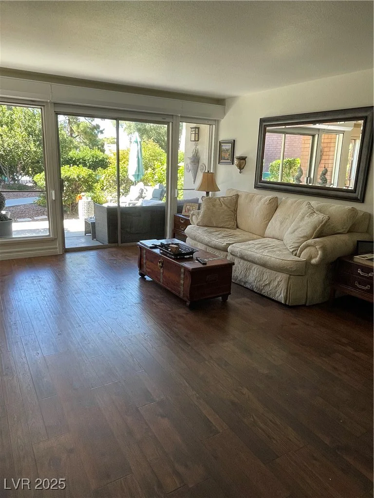 682 Oakmont, Las Vegas, NV 89109