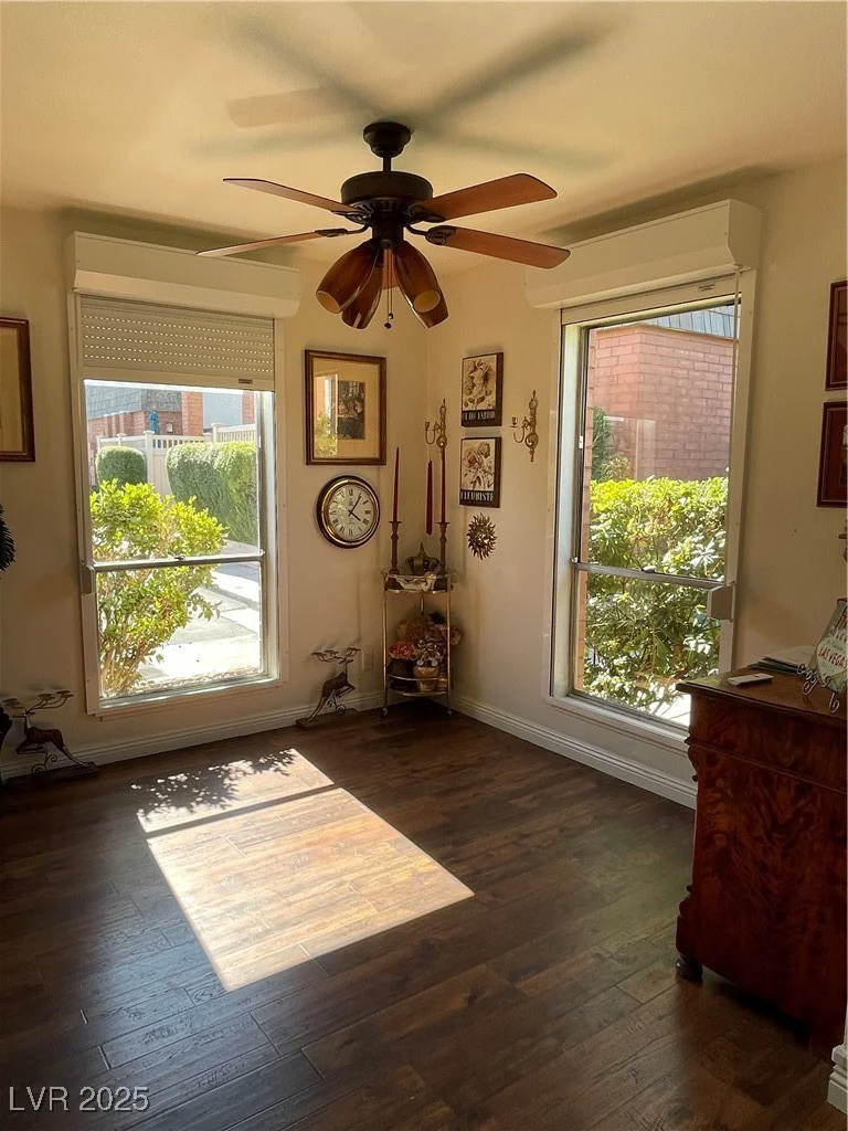 682 Oakmont, Las Vegas, NV 89109
