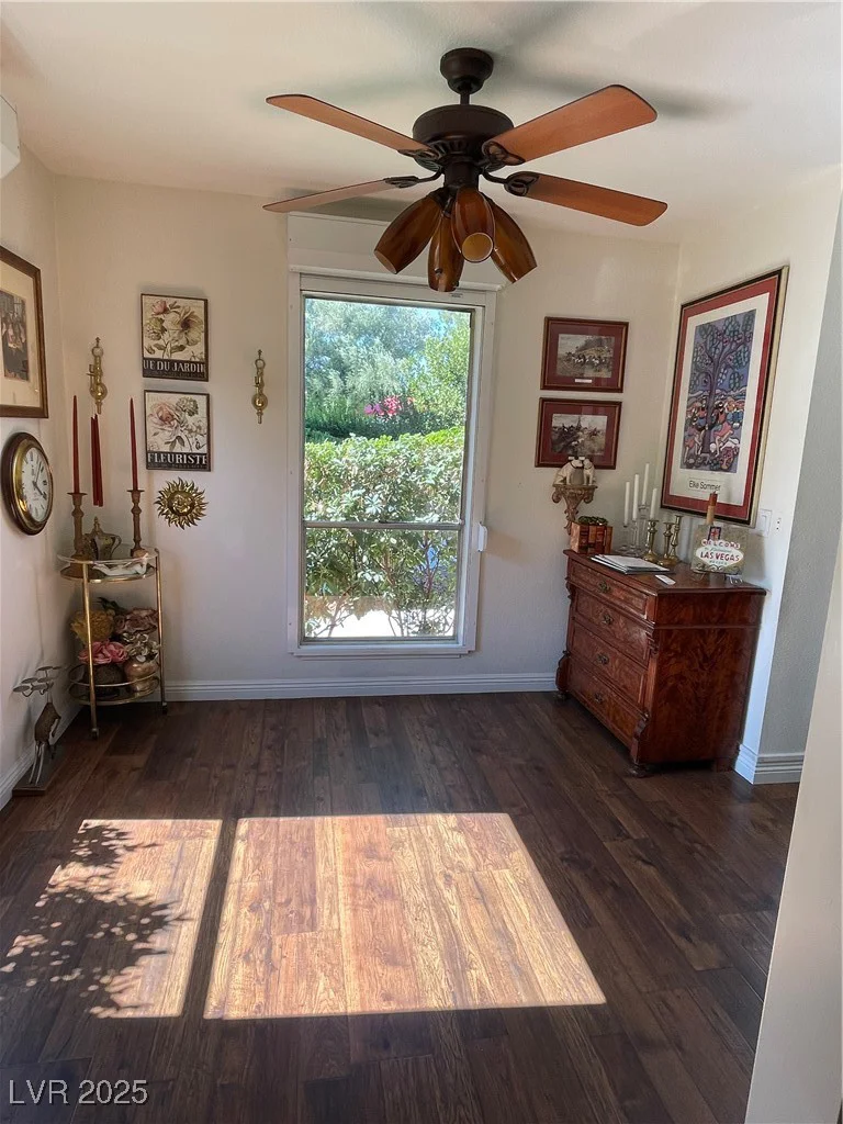 682 Oakmont, Las Vegas, NV 89109
