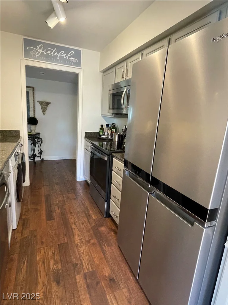 682 Oakmont, Las Vegas, NV 89109