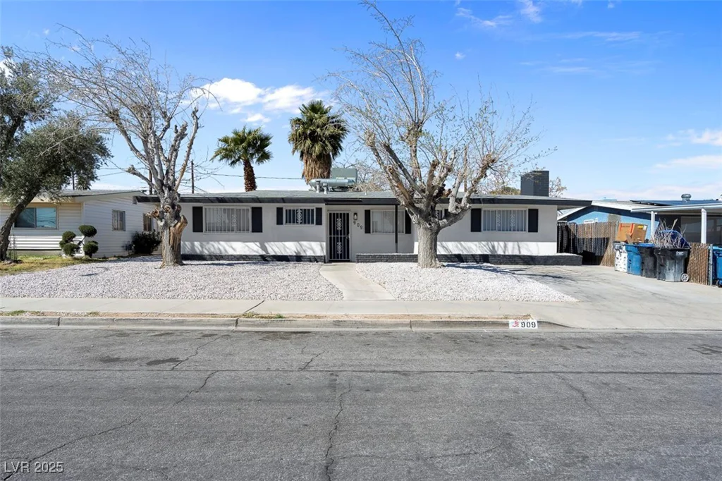 909 Hazard, Las Vegas, NV 89108